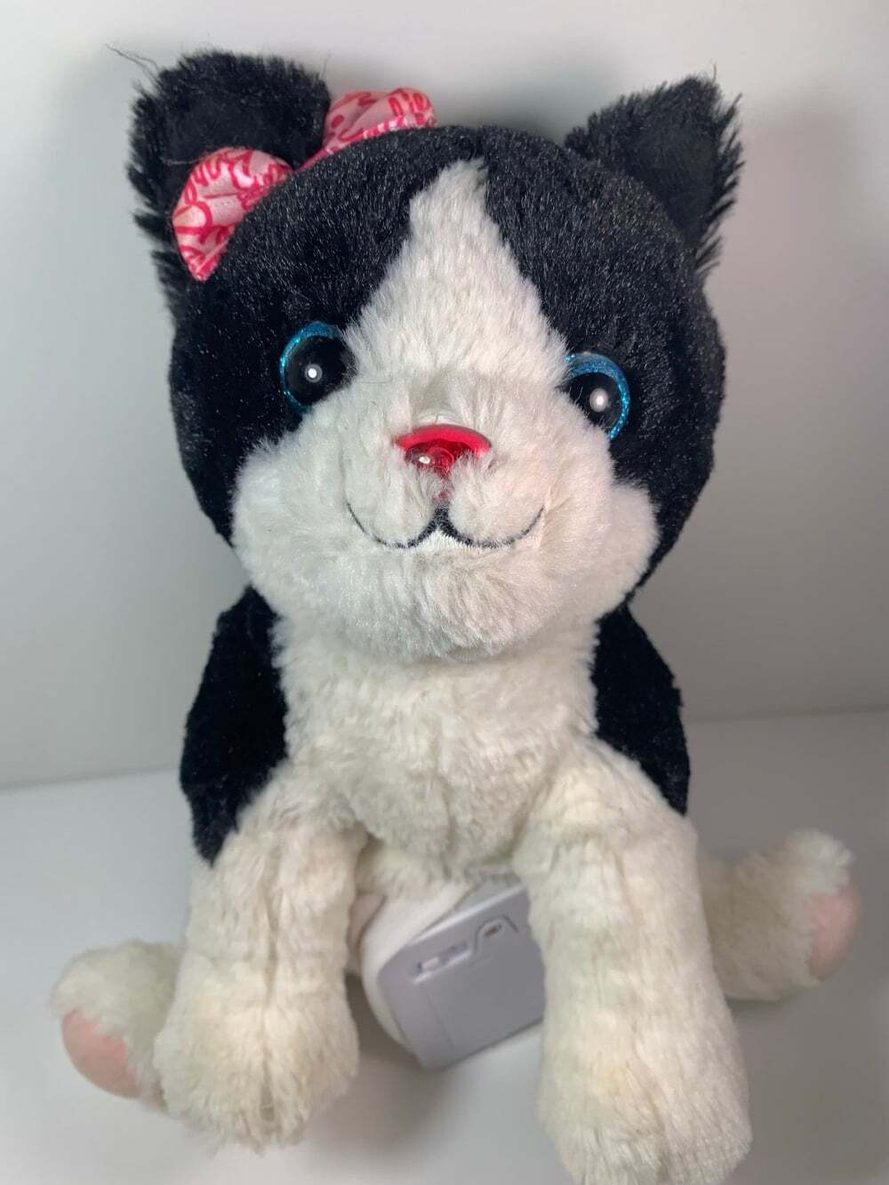 Barbieโs Cat meowing plush